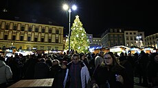Po váno�ním stromu na nám�stí Svobody v Brn� se v pátek ve�er rozsvítil i ten o...