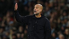 Trenér Manchesteru City Pep Guardiola b�hem utkání s Leedsem.