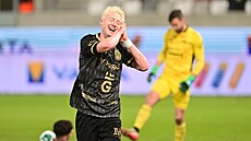 Tom Slon�ík z Hradce Králové slaví sv�j druhý gól v zápase s Jabloncem.