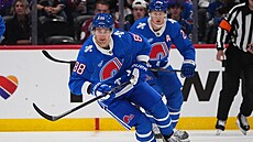 Martin Ne�as (Colorado Avalanche) nahání puk v utkání s Montrealem Canadiens.