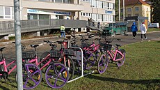 Je�t� letos vzniknou ve m�st� t�i p�íst�e�ky pro bicykly. Jeden z nich p�ed...