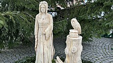 Socha Popelky je z lo�ského váno�ního stromu.