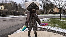 Hurvínek dostal na zimu slu�ivou �apku, rukavice i �álu.