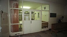 Interiér nemocnice s poliklinikou ve Vyso�anech krátce po výbuchu. Zran�ni byli...