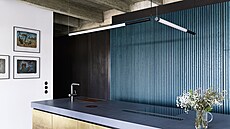 Zeleným nát�rem opat�ený dubový vroubkovaný box (truhlá�ství Lemberk) v sob�...