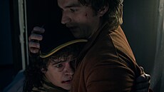 Gaten Matarazzo jako Dustin Henderson a Joe Keery jako Steve Harrington ve...