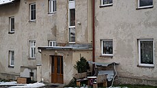 Jednat�icetiletá �ena zem�ela v Mírov� na �umpersku násilnou smrtí v bytovém...