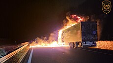 Po�ár kamionu u Otrokovic zablokoval dálnici D55. (22. listopad 2025)