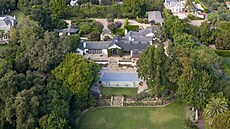 Katy Perry a její tehdej�í partner Orlando Bloom v roce 2020 koupili d�m v...