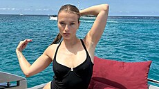 Francouzská hereka a modelka Camille Razatová na Instagramu