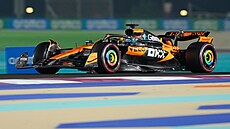 Oscar Piastri z McLarenu b�hem tréninku na Velkou cenu Kataru formule 1