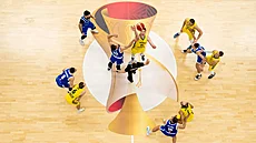 Momentka z rozskoku v zápase �esko - �védsko