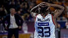 Ross Williams z Brna se dr�í za hlavu.