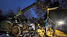 Hasi�i v Rohoznici na Ji�ínsku pou�ili speciální sí�, kon� dostali na nohy....