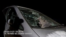 Rozbité sklo auta ve Svobodných Dvorech