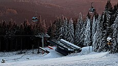 Na �erné ho�e se u� chystá ly�ova�ka. (25. listopadu 2025)