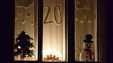 Originální adventní kalendá� s rozsvícenými �ísly mají nap�íklad v Chrástu u...