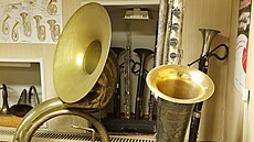 Historické hudební nástroje ze zkrachovalé firmy Amati Kraslice