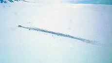 Stovky metr� dlouhý pás trosek na úbo�í sopky Erebus