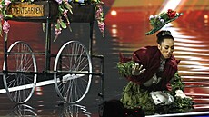 Miss Velká Británie Danielle Latimerová b�hem p�ehlídky národních kostým� na...