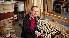 Varhaná� Joachim Stade z n�mecké varhaná�ské firmy Orgelbau Waltershausen,...