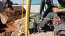 Jak p�ipravit povrch pro pojízdné hliníkové le�ení