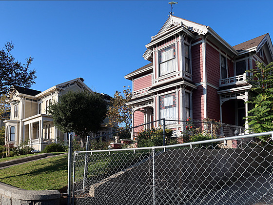 Udr�ované domy v plné kráse p�ipomínají �starou dobrou Anglii�.