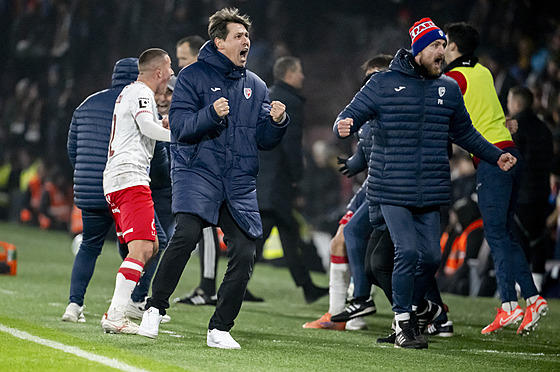 Pardubický kou� Jan Trousil slaví gól na Spart�.