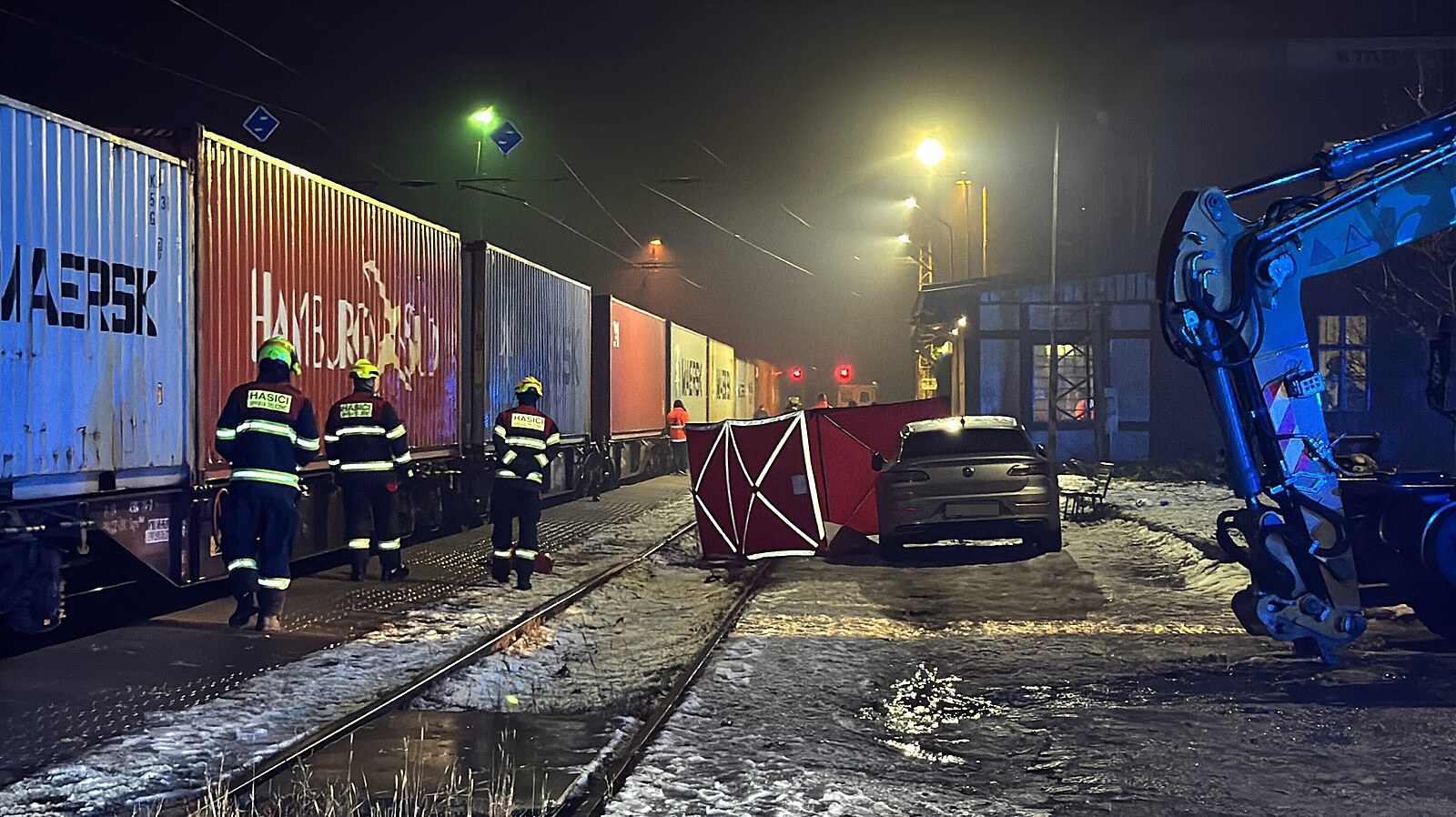 Na kolejích v Praze našli mrtvého cizince, nejezdily vlaky do Vršovic a na Smíchov