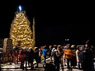 Slavnostn� rozsv�cen� v�no�n�ho stromku na Nov�m Hr�dku si m�stn� u�ili s...
