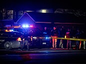 tyi lidé zemeli a deset dalích bylo zranno pi sobotní stelb na rodinné...