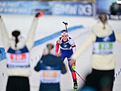 Markétu Davidovou vítají v cíli Jessica Jislová, Tereza Voborníková a Lucie...