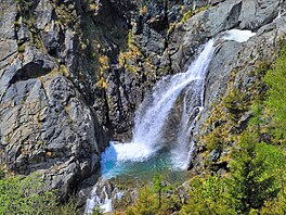 Hráz, stavebn� dokon�ená vlastn� teprv na konci �íjna a slou�ící svému ú�elu...