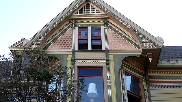 �t�t domu je uk�zkou dokonal� �emesln� pr�ce.