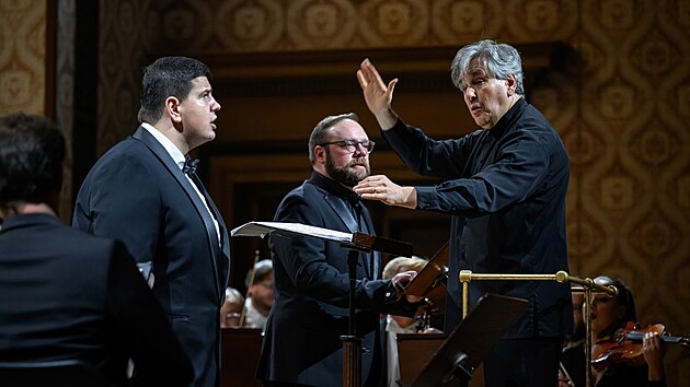 Tenorista Valentyn Dytjuk, barytonista Brian Mulligan a dirigent Antonio Pappano p�i proveden� opery V�ze� od Luigiho Dallapiccoly s �eskou filharmoni�
