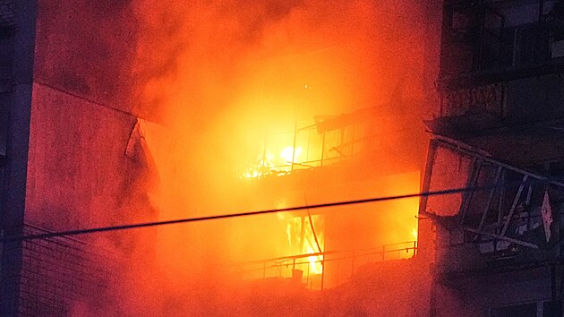 Nejm�n� jeden �lov�k zahynul a 11 utrp�lo zran�n� p�i no�n�m rusk�m dronov�m �toku v Kyjevsk� oblasti. (29. listopadu 2025)