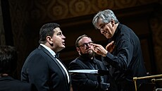 Tenorista Valentyn Dytjuk, barytonista Brian Mulligan a dirigent Antonio...