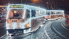 Koledy letos zní ve v�ech tramvajích s váno�ním celopolepem, tj. ve dvou vozech...