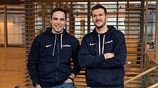 Martin Peterka a Martin Peterka. Vlevo pózuje mluv�í basketbalové reprezentace,...