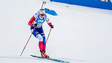 Lucie Charvátová na trati smí�ené �tafety dvojic v Östersundu.