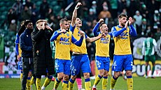 Fotbalisté Teplic oslavují výhru 1:0 na h�i�ti Bohemians.