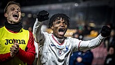 St�elec gólu na kone�ných 4:2 Victor Samuel (Pardubice) oslavuje vít�zství nad...