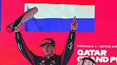 Max Verstappen z Red Bullu slaví vít�zství ve Velké cen� Kataru.
