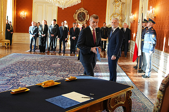 Prezident Petr Pavel oficiáln� jmenoval Andreje Babi�e p�edsedou vlády. (9....