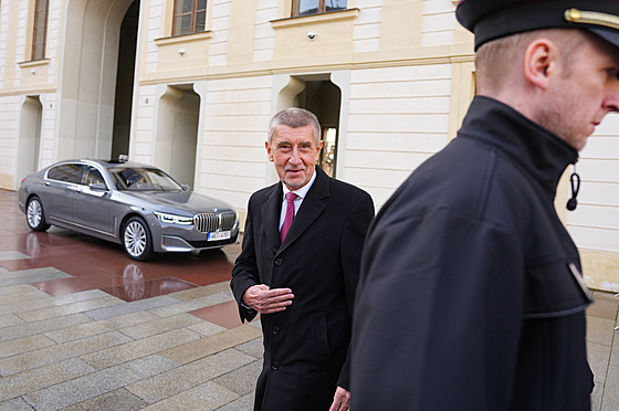 Po jmenování a tiskové konferenci opustil Andrej Babi� Pra�ský hrad. (9....