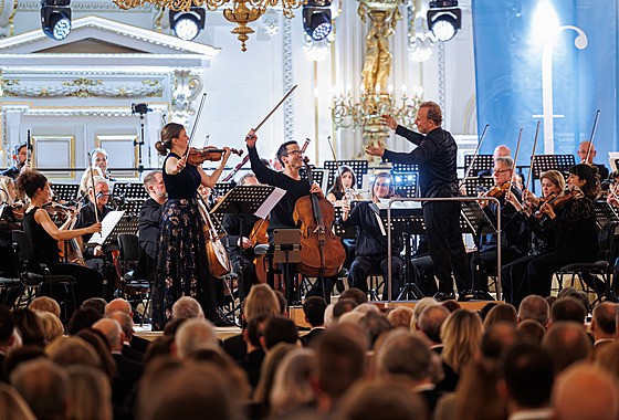 Na mimo�ádném adventním koncert� Pra�ského jara vystoupil Chamber Orchestra of...