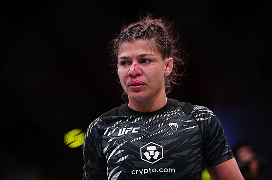 Jacqueline Cavalcantiová b�hem t�íkolového zápasu s Mayrou Bueno Silvou na...