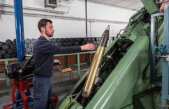 Munice, kterou vyrábí ZVS holding.