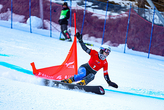 Zuzana Mad�rová na trati paralelního ob�ího slalomu v �ínském Mylinu.