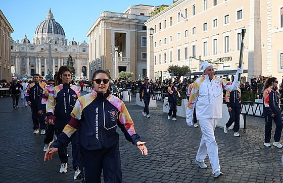 Pochode� s olympijským ohn�m u� nav�tívila i Vatikán.